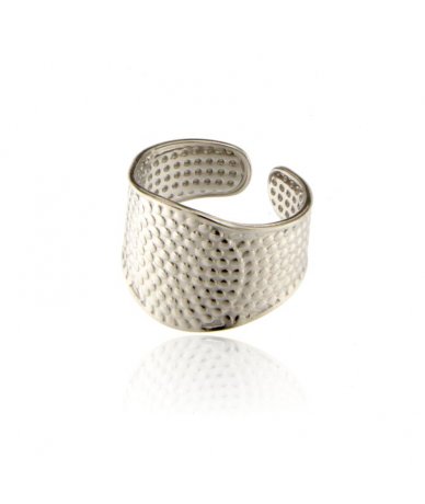 Anello con ovale centrale...